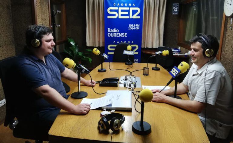 El portavoz socialista en los estudios de Radio Ourense