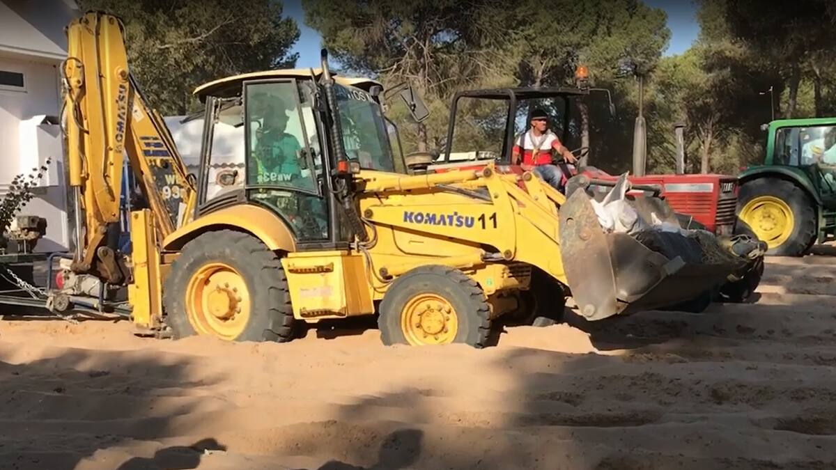 Federico Flores, hermano mayor del Rocío de Triana, y Roque Espinar, presidente de la filial de Villamanrique de la Condesa