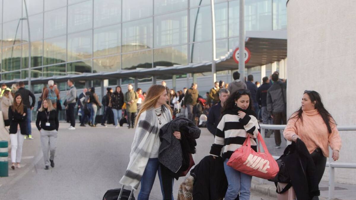 41 vuelos de Alicante son desviados al aeropuerto de Corvera