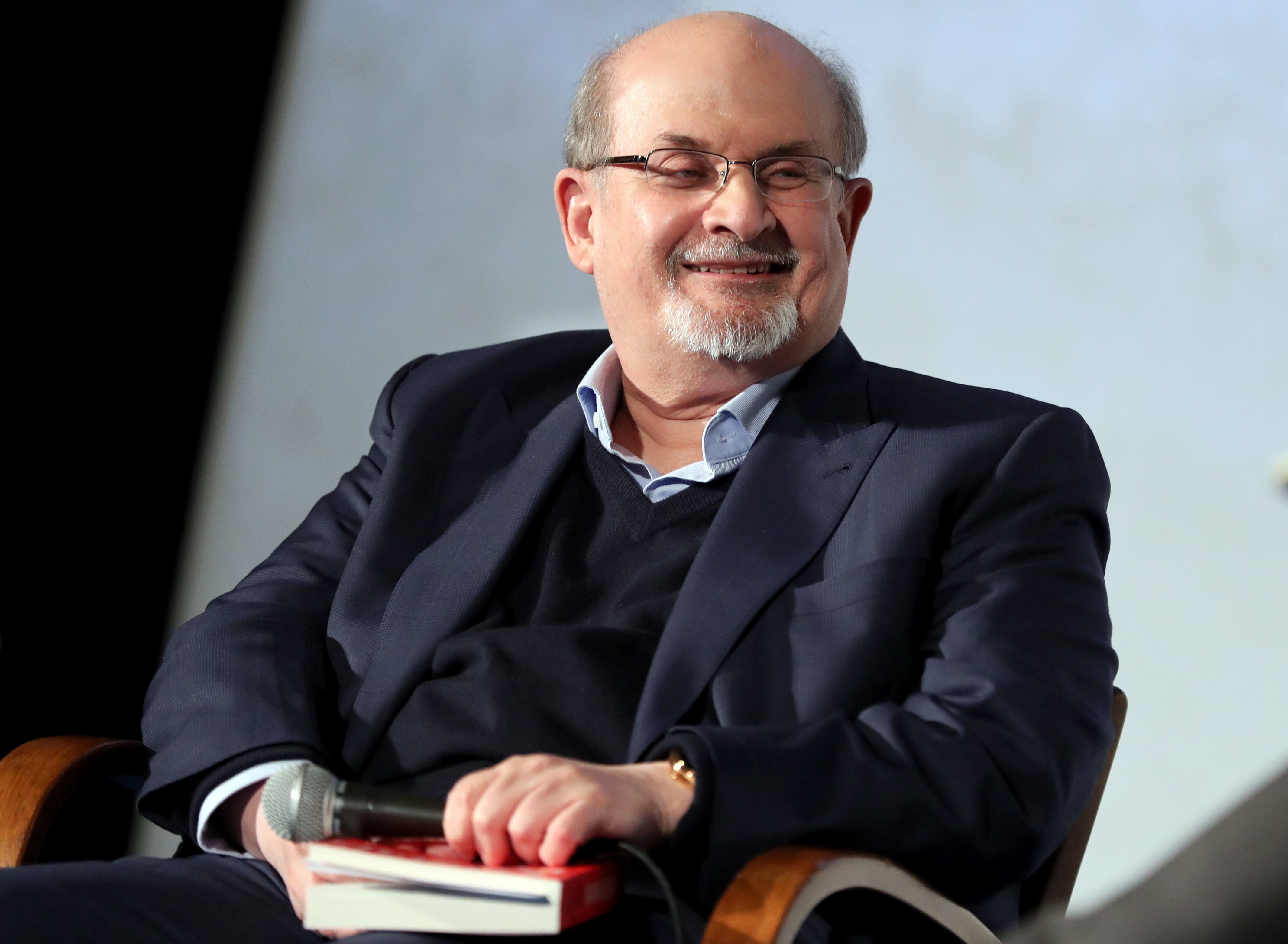 Salman Rushdie durante un evento de lectura en Berlín (Alemania)