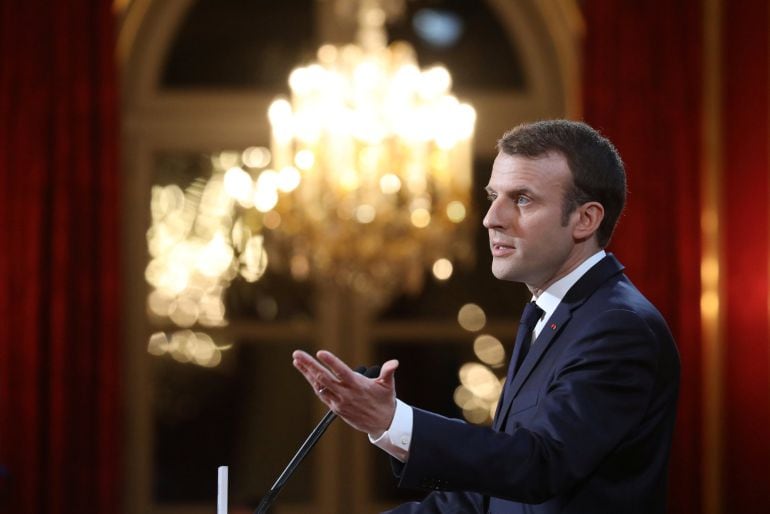 Macron anuncia una ley para combatir las noticias falsas