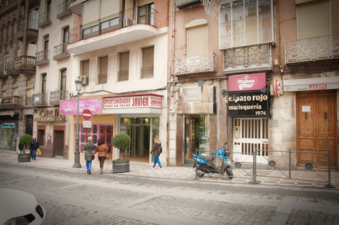 Comercios en el centro de Jaén.