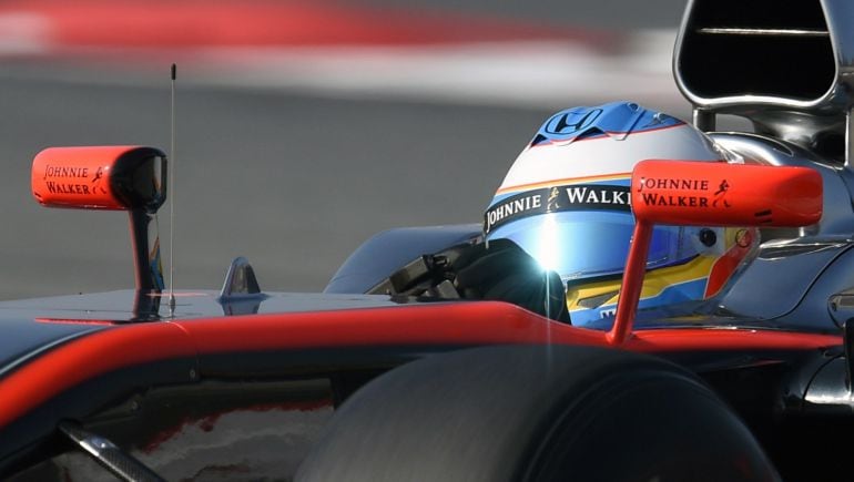 McLaren Honda&#039;s Spanish driver Fernando Alonso takes part in the Formula One pre-season second day test at Catalunya&#039;s racetrack in Montmelo, near Barcelona, on February 20, 2015. AFP PHOTO / LLUIS GENE