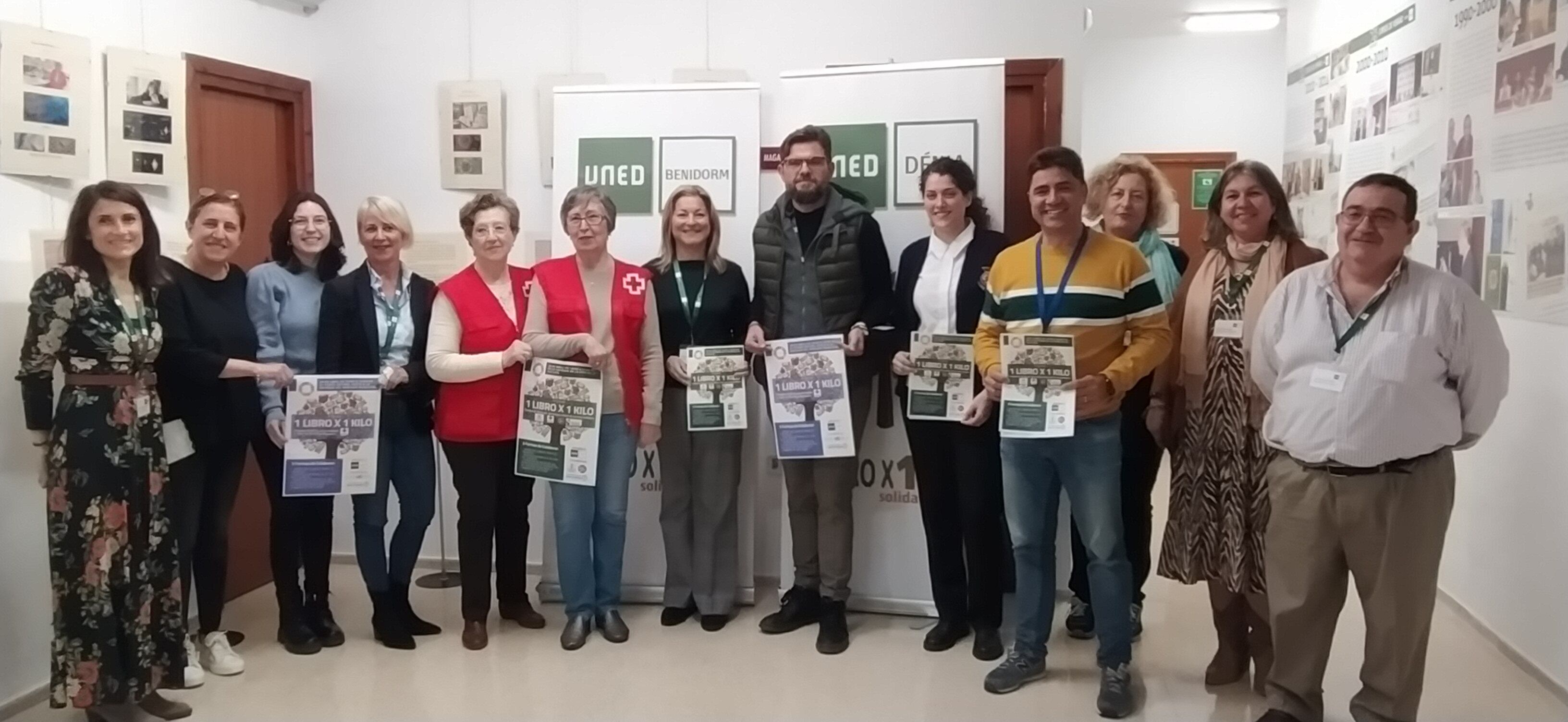 Presentación de la iniciativa &#039;Un libro por un Kilo&#039; de la UNED Dénia.