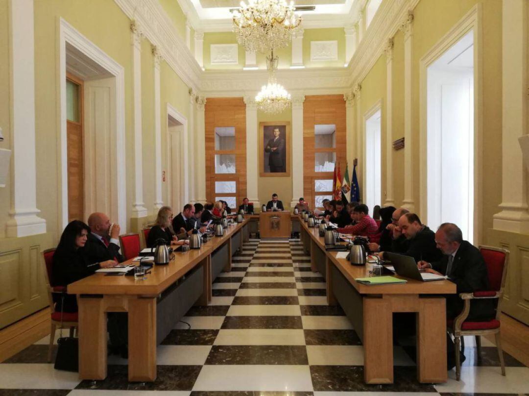 Pleno del Ayuntamiento de Cáceres antes del confinamiento