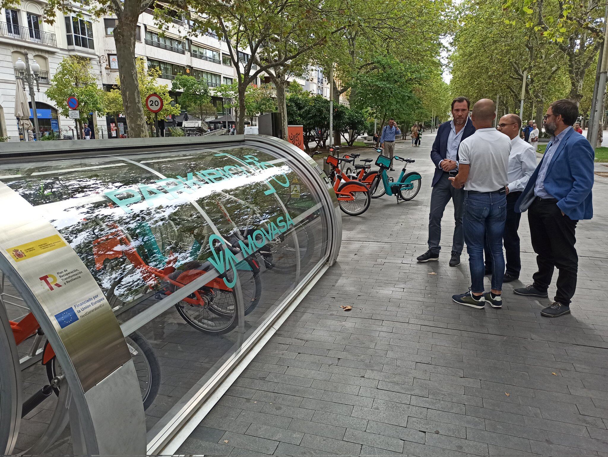 Uno de los aparcamientos de bicicletas está ubicado en la Acera de Recoletas