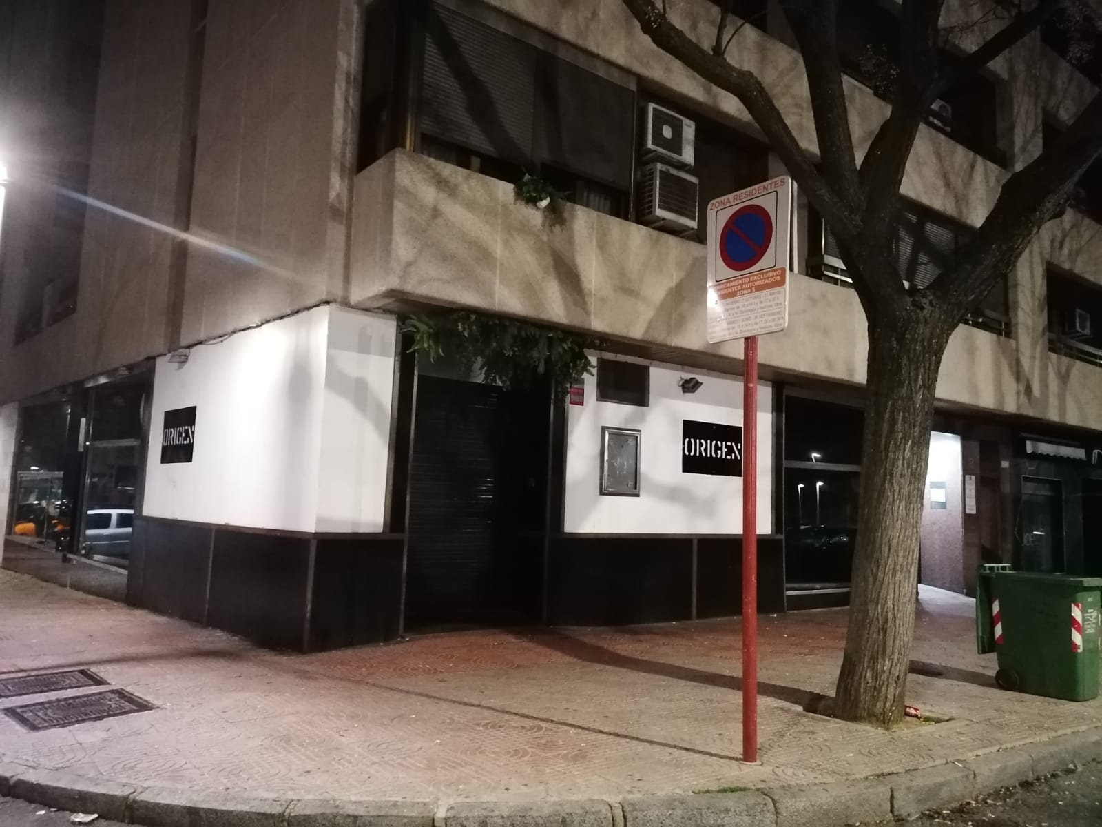 Imagen de la vivienda de Miguel Ángel en la Avenida del Torreón, un primer piso encima de un local de ocio