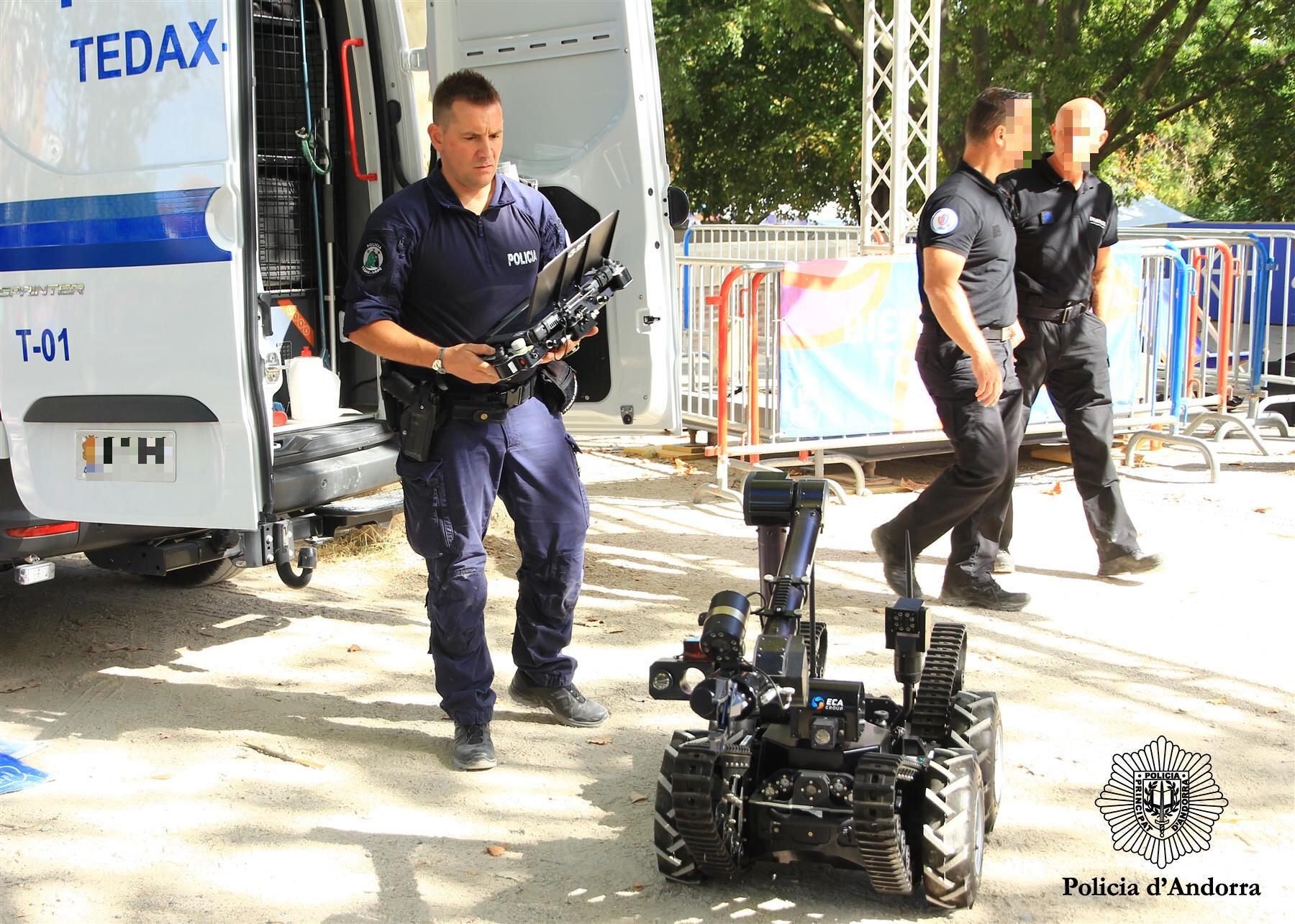 Agents Tedax d'Andorra durant el mundial de Rugbi de França de l'any passat.