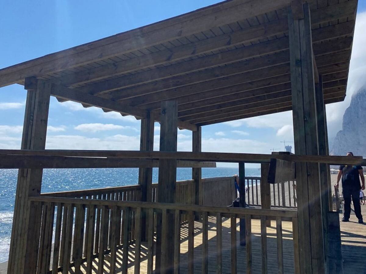 Iniciada la construcción del nuevo punto de avistamiento de cetáceos en la playa de Santa Bárbara