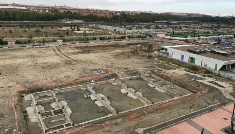 Imagen aérea de las obras inacabadas en el colegio