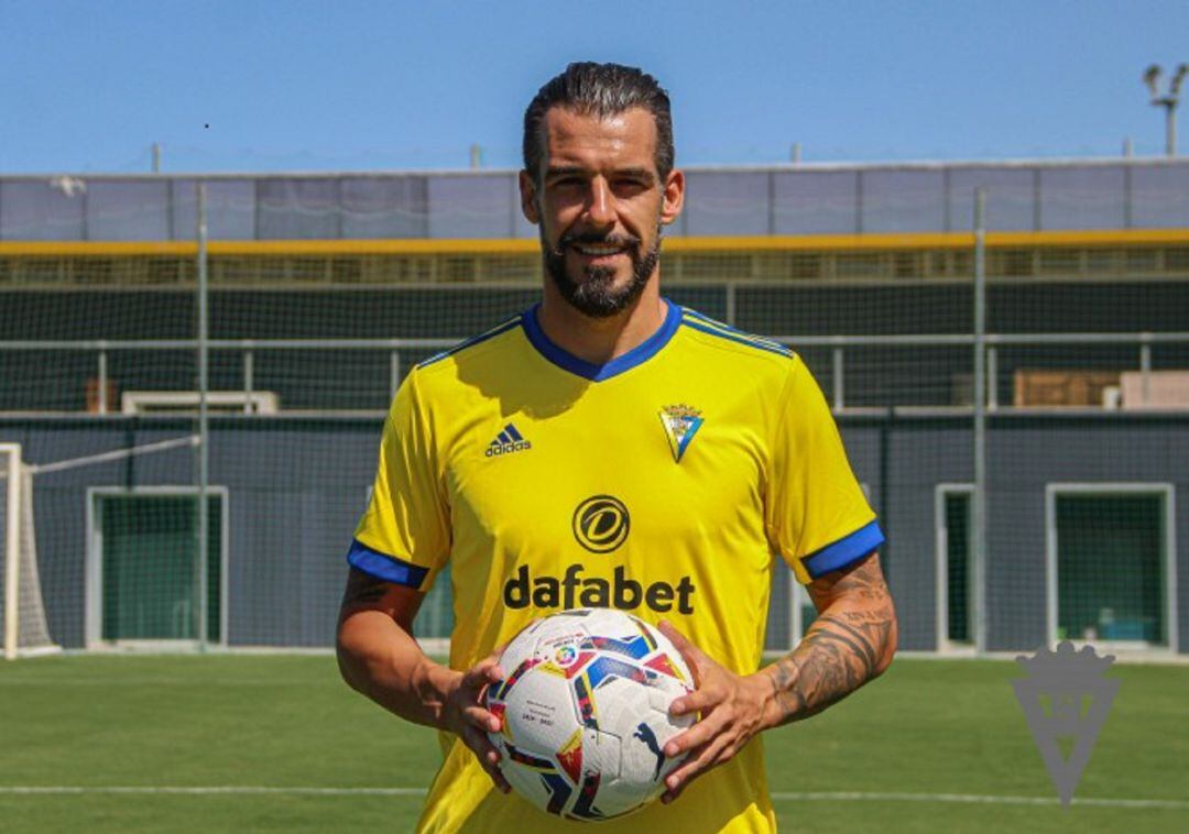 Negredo en la presentación oficial como jugador del Cádiz