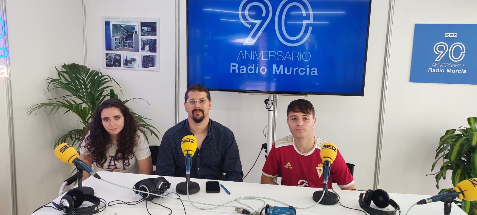 Sara Berzosa, Jose Antonio Sánchez y Javi Lacal en Siempre Real Murcia