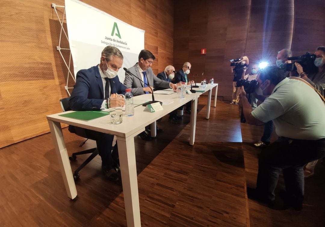 Junta y Caja Rural han firmado un convenio de 80 millones de euros para fomentar la creación de empresas en Jaén