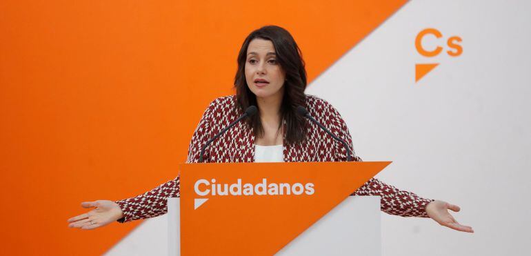 La portavoz nacional de Ciudadanos, Inés Arrimadas, al término de la reunión del Comité Ejecutivo celebrada hoy en la sede del partido, en Madrid