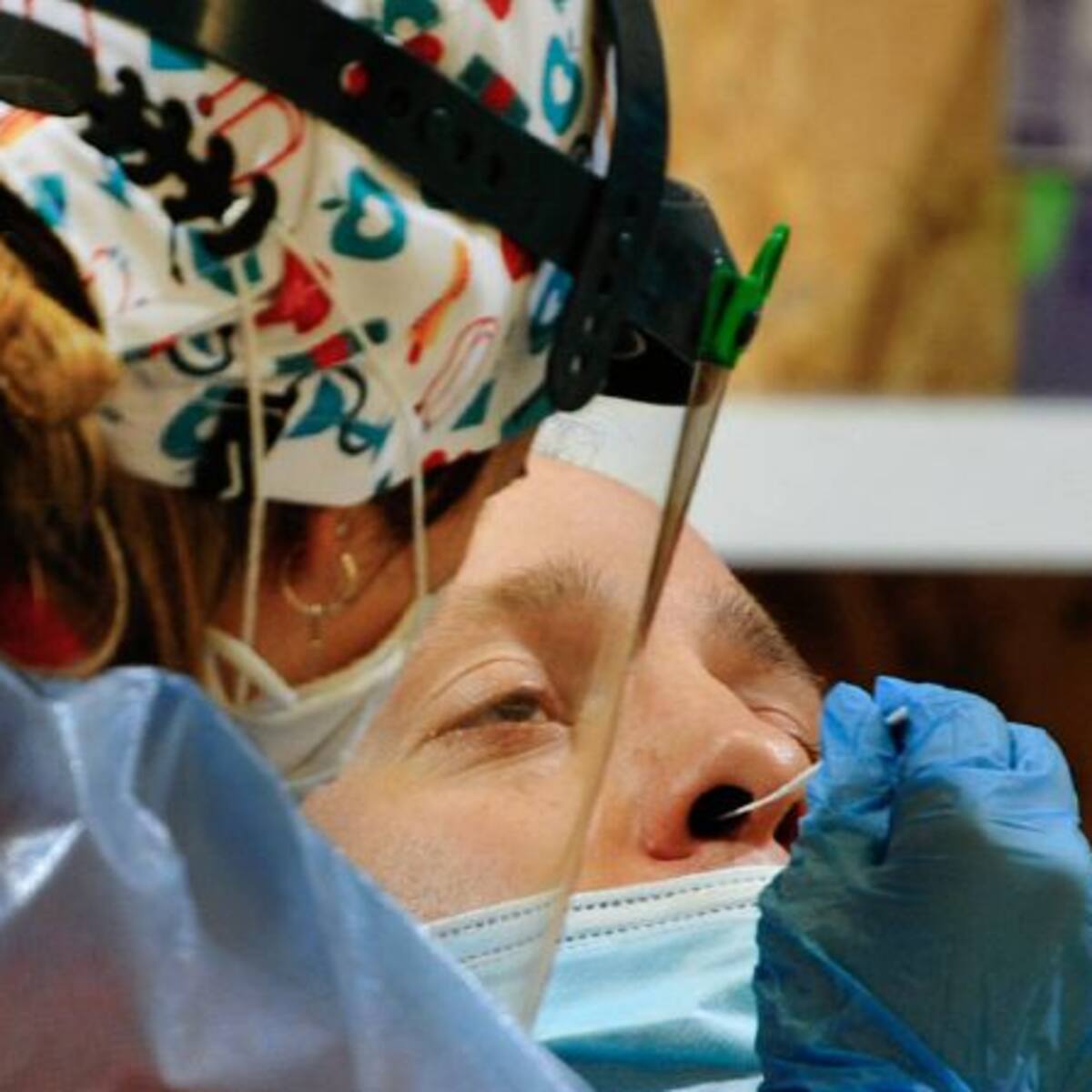 804 nuevos positivos en una jornada con otros cinco fallecidos