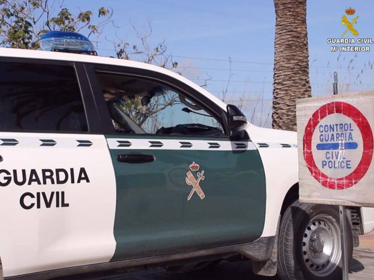 Desalojado un bar de Utrera con 30 jóvenes consumiendo alcohol y tomando 'gas de la risa'