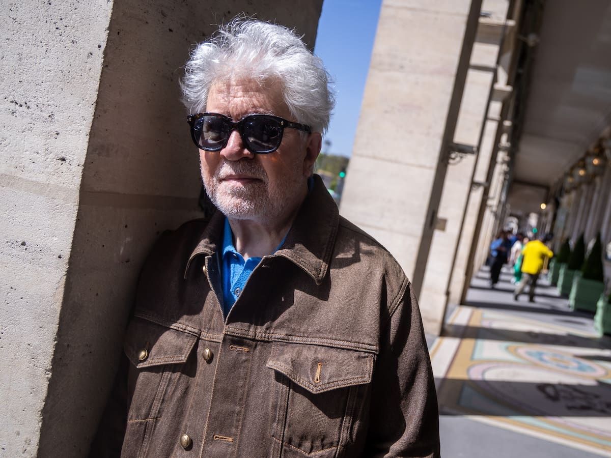 El término 'chicas Almodóvar' que popularizó Sabina no le gustó "nada" al director: "La canción era crítica con ellas"