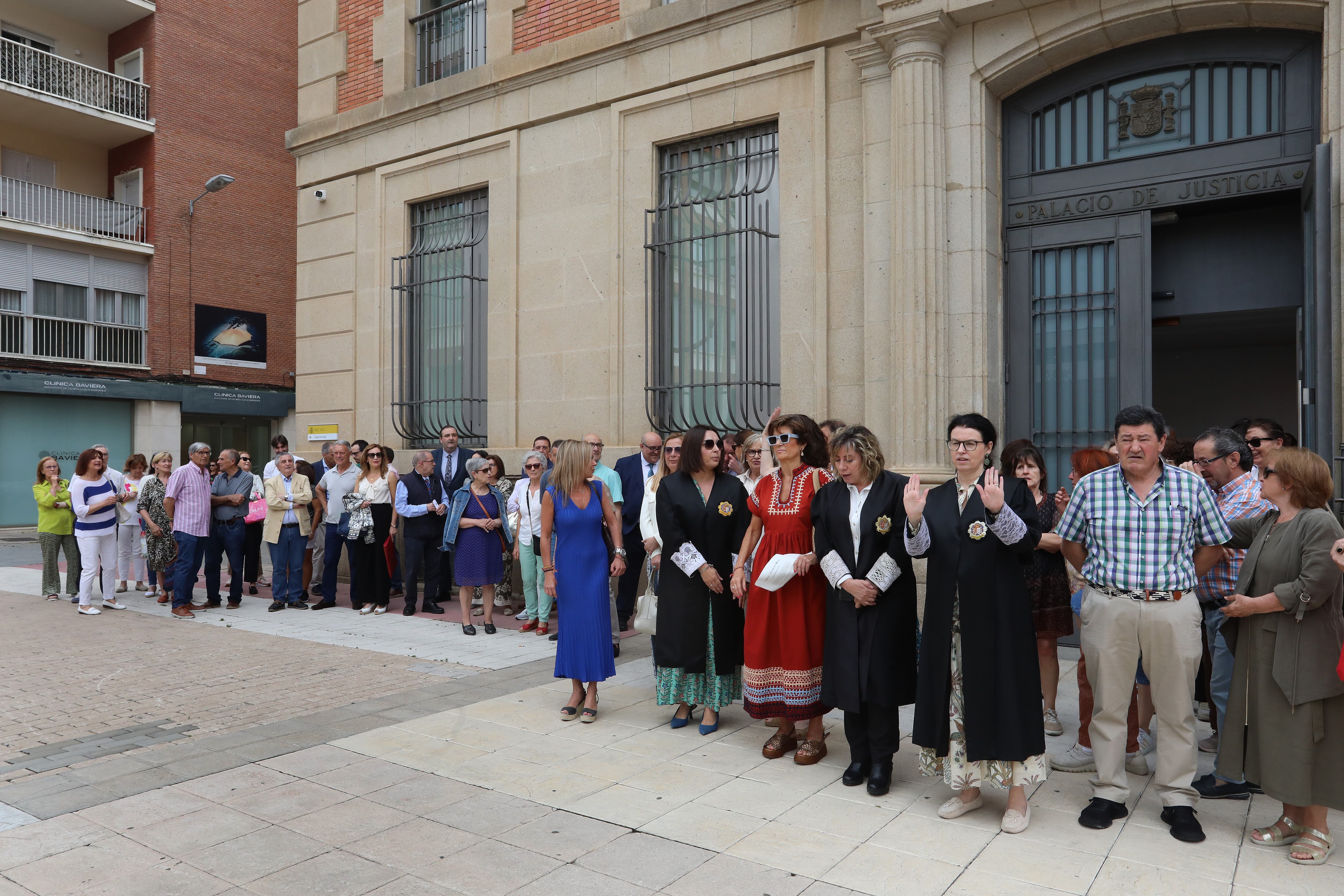 Concentración de jueces y fiscales ante el palacio de Justica de Palencia, a esta concentración tambien se han sumado abogados