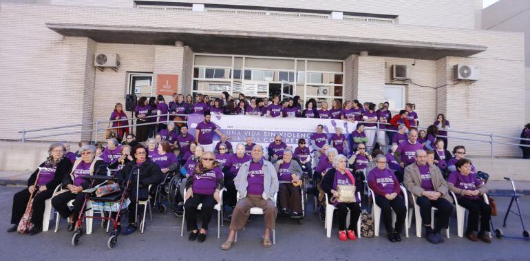 Concentración en la Residencia de Altabix