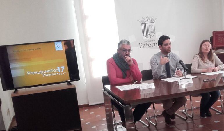 Juanma Ramón (Compromís), a la izquierda en la foto, junto al alcalde Juan Antonio Sagredo (PSPV) en una comparecencia conjunta