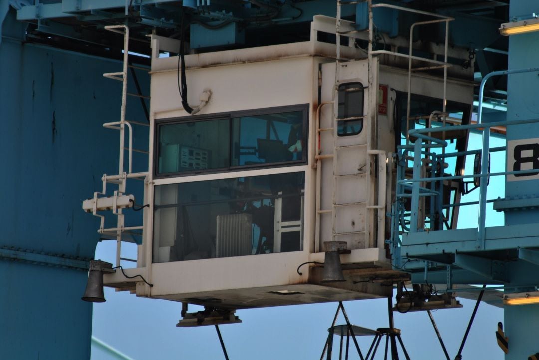 Estibador operando en el puerto de Algeciras