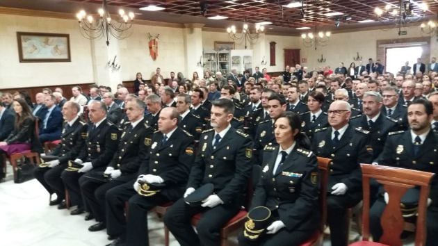 Efectivos presentes en el acto de reconocimiento organizado por el Ayuntamiento de Linares.