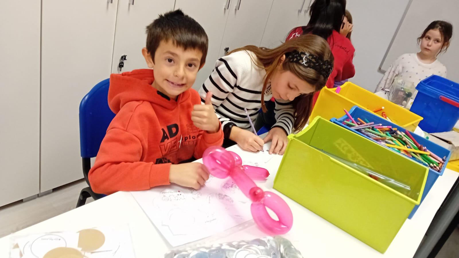 Globofexia entre las actividades de los Corazones Rojos.