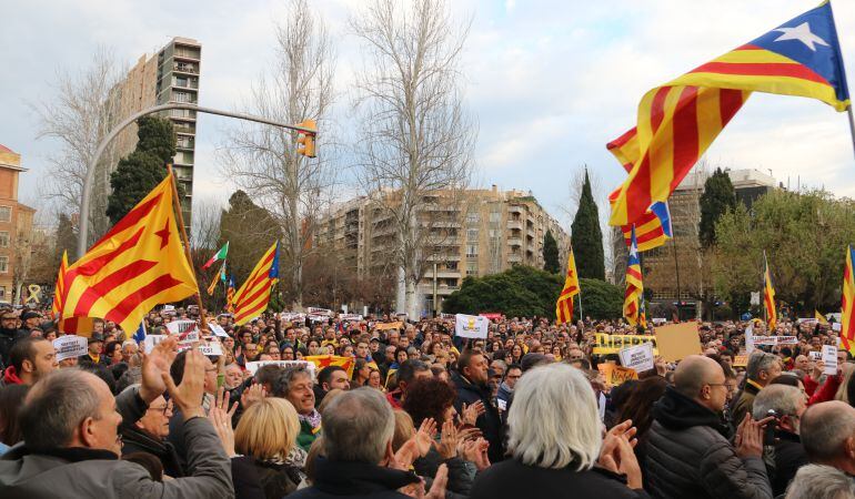 Concentració davant de la subdelegació del govern.