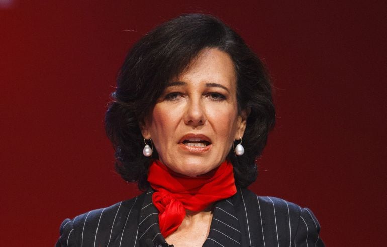 Ana Patricia Botin, chairman of Banco Santander SA, speaks at the lectern during an annual general meeting (AGM) in Santander, Spain, on Monday, Sept. 15, 2014. Botin, 53, made her debut appearance after being named chairman on Sept. 10 following the deat