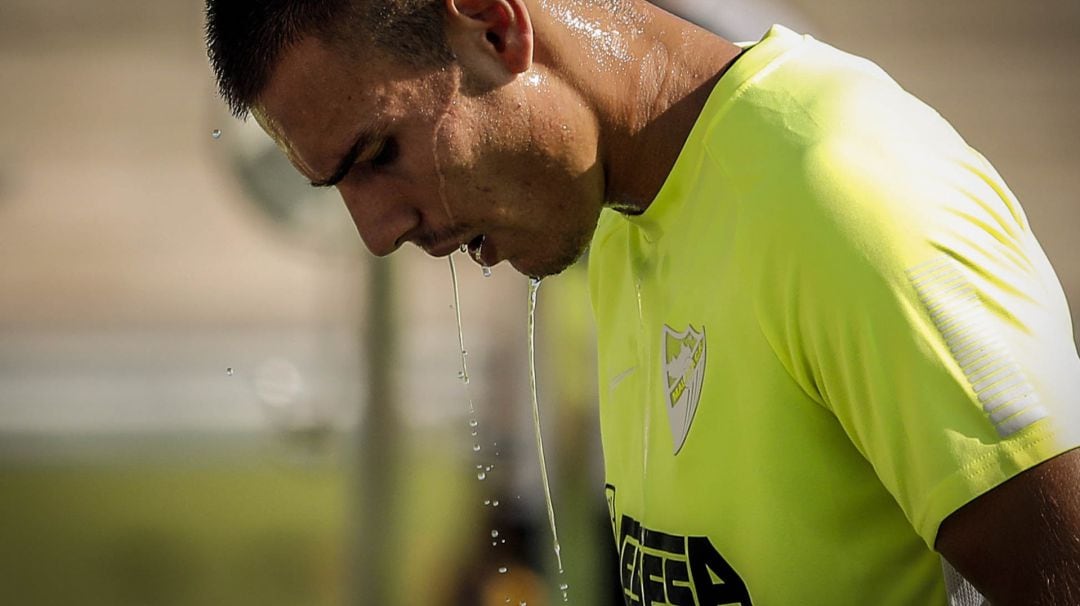 Hugo Vallejo, en un entrenamiento del Málaga