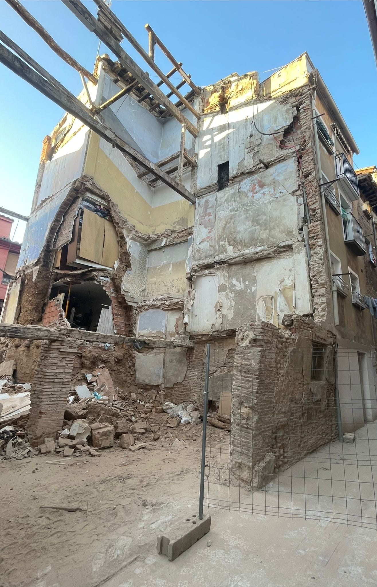 Derrumbe en la calle San Andrés de Calahorra.