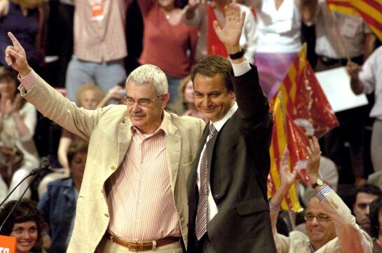 El expresidente del Gobierno, José Luis Rodríguez Zapatero (d), junto al expresidente de la Generalitat, Pasqual Maragall (i), durante un mitin a favor del &#039;sí&#039; en el referendum para la reforma del Estatuto catalán en 2006