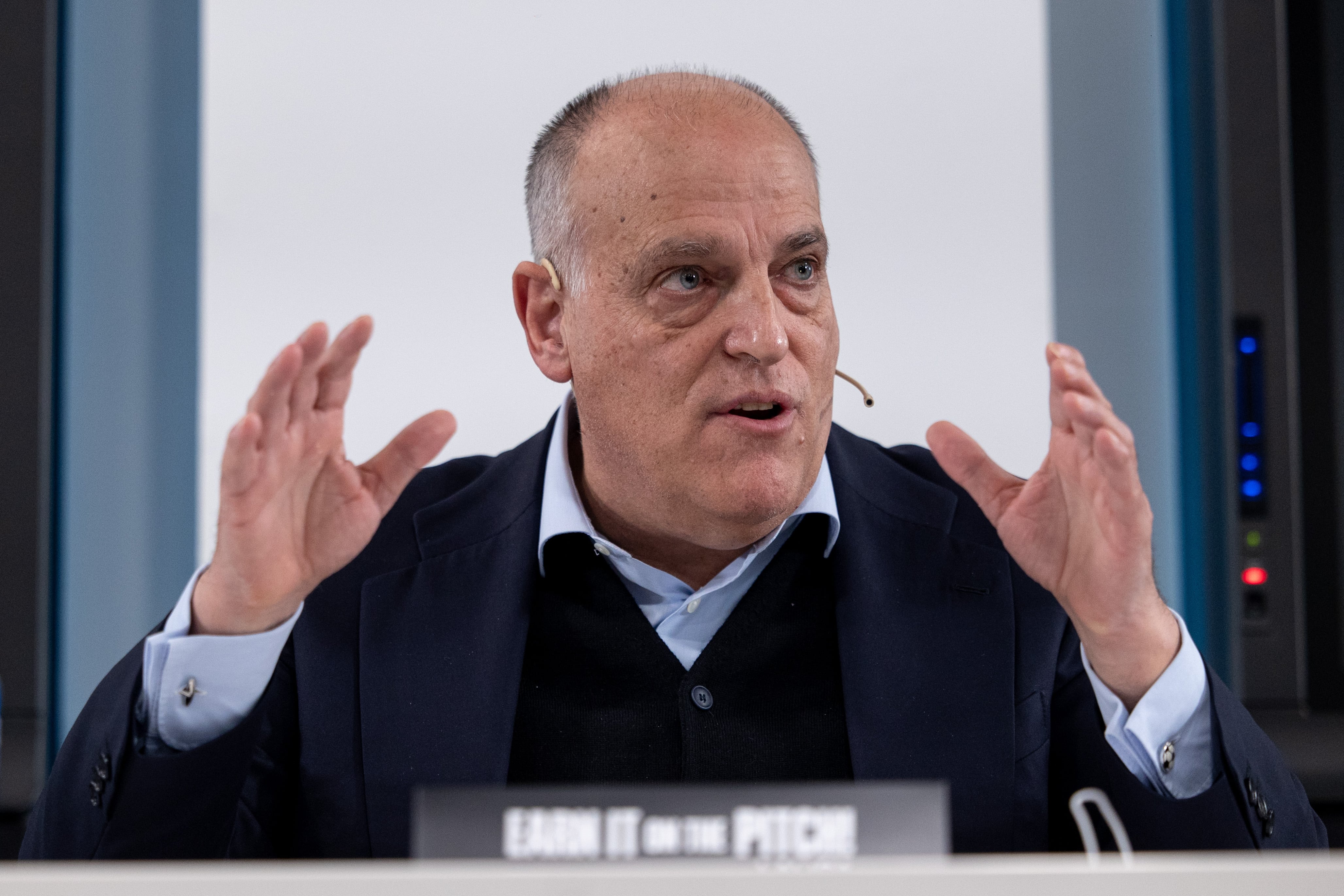 MADRID, 21/12/2023.- El presidente de LaLiga, Javier Tebas, este jueves durante la rueda de prensa celebrada en Madrid. El Tribunal de Justicia de la Unión Europea (TJUE) consideró este jueves que las normas de la FIFA y de la UEFA sobre la autorización previa de las competiciones de fútbol de clubes, como la Superliga, violan el Derecho de la Unión.- EFE/ Daniel Gonzalez
