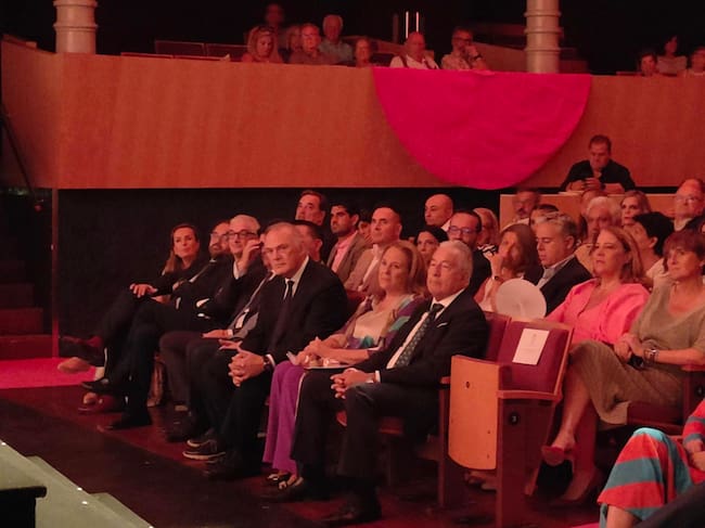El periodista Pedro Piqueras, en primera fila del Teatro Circo