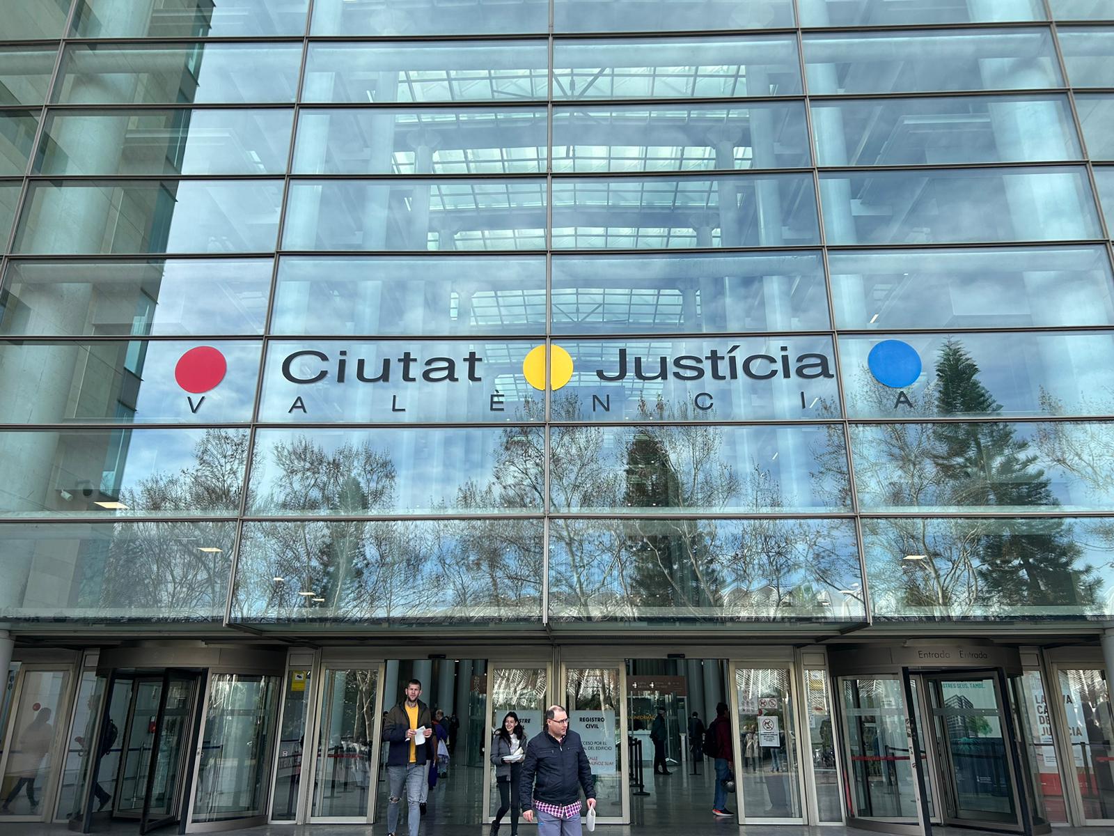 Foto de la fachada de la Ciudad de la Justicia de València