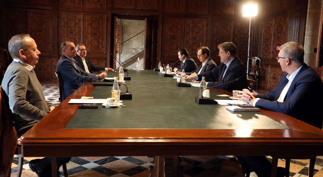 El president de la Generalitat reunido con los agentes sociales