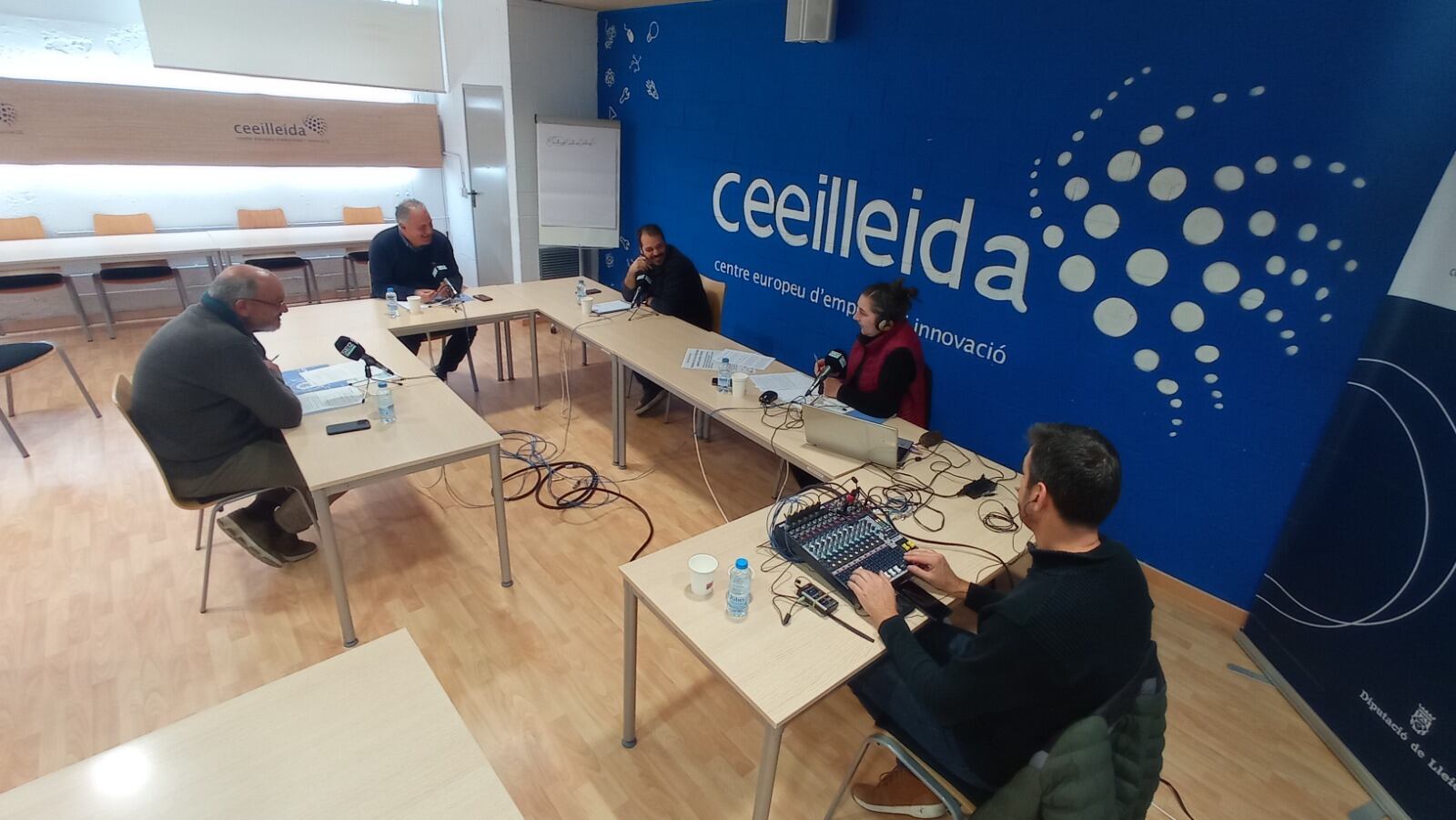 D'esquerra a dreta, Antoni Piñol, director del CEEILleida José Alonso, director de la Càtedra Santander Emprenedoria de la UdL i Dídac Merino, soci fundador de Masqueit. Foto: Ràdio Lleida.