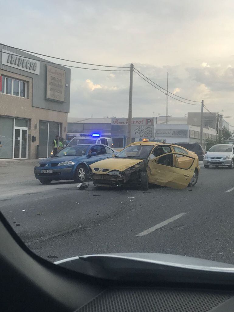 Uno de los vehículos accidentados