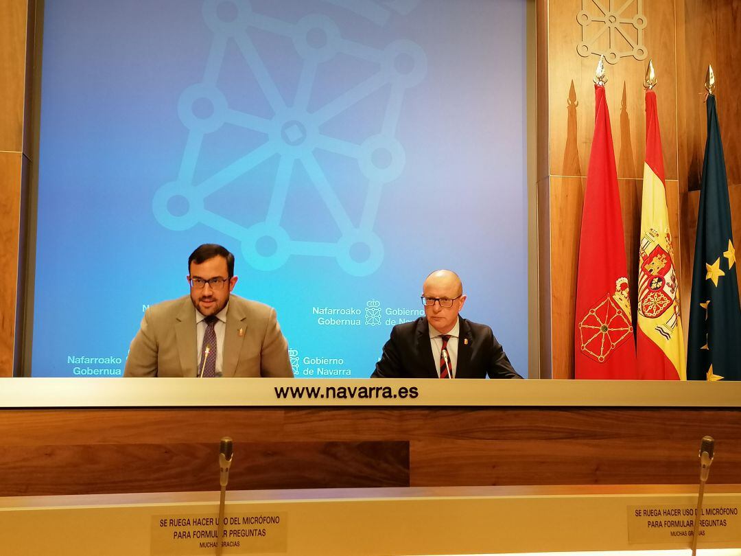 El Portavoz del Gobierno, Javier Remírez, y el Consejero de Educación, Carlos Gimeno, en la sesión de gobierno