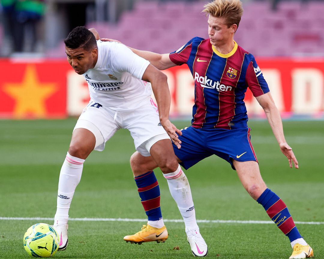 Frenkie De Jong y Casemiro, en el último Clásico.
