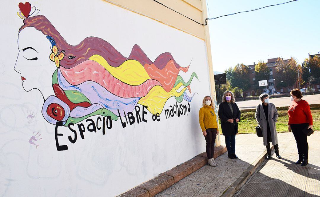 Mural en uno de los centros educativos de Puertollano