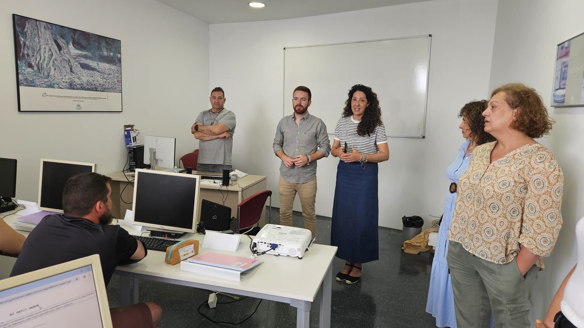 Intervención de la delegada de Empleo, Ana Mata, ante el alcalde, Enrique Carreras