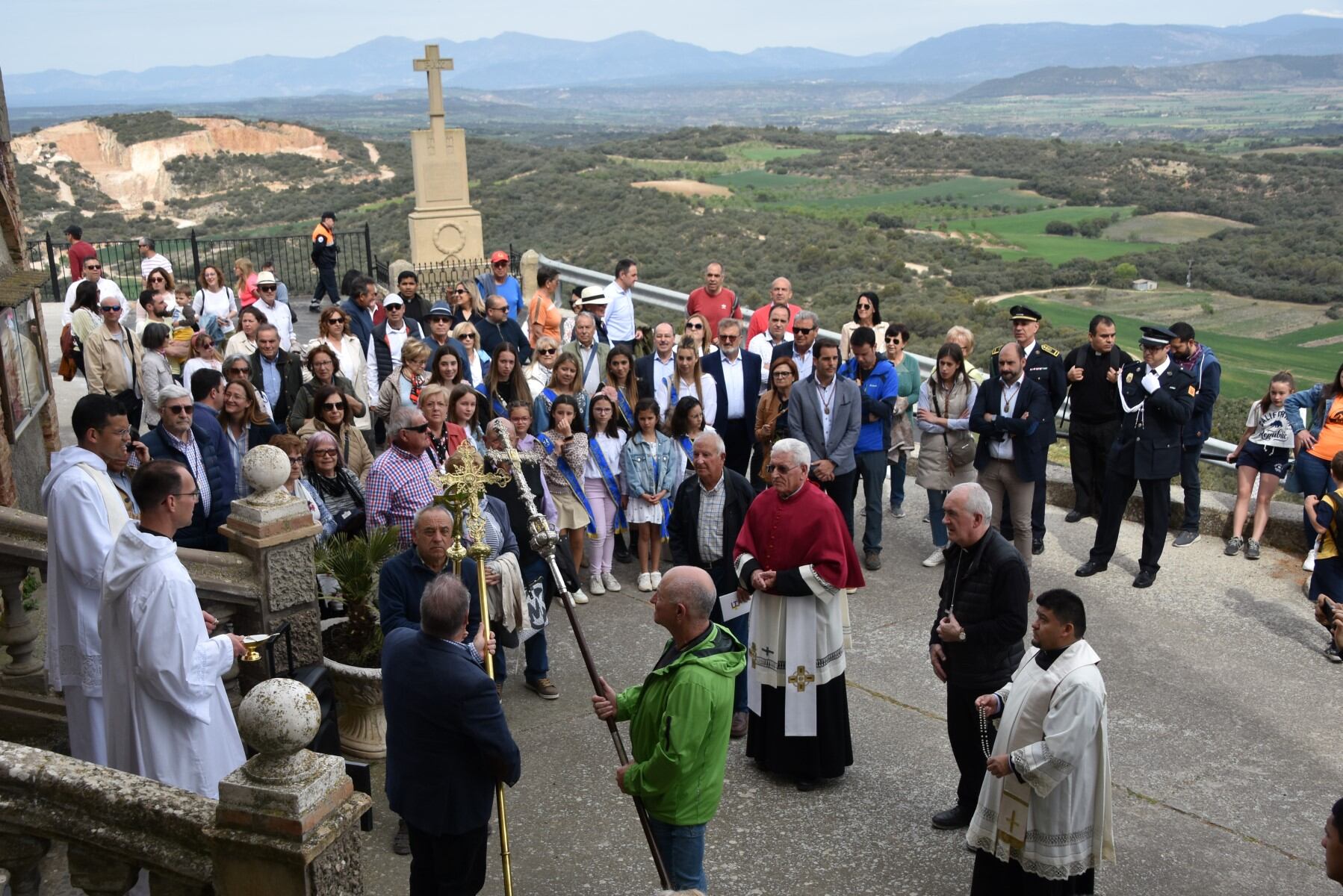 Encuentro de las cruces en la Romería al Pueyo