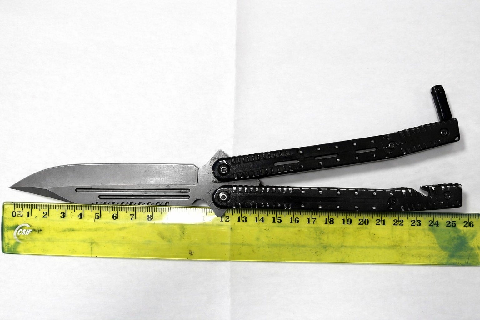 Arma blanca esgrimida durante la agresión