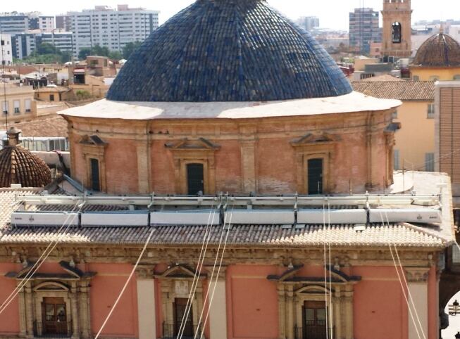 Imagen aérea de la Basílica y la estructura donde se guarda el toldo de la plaza de la Virgen