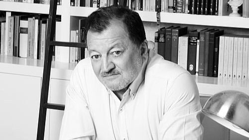 El escritor Alejandro Gándara ha presentado 'Los textos robados a la felicidad' (Galaxia Gutenberg), Premio de Ensayo Eugenio Trías.