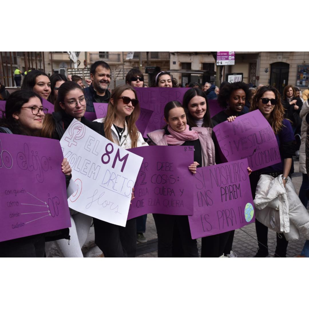 Concentración en la plaza de España 8M Alcoy