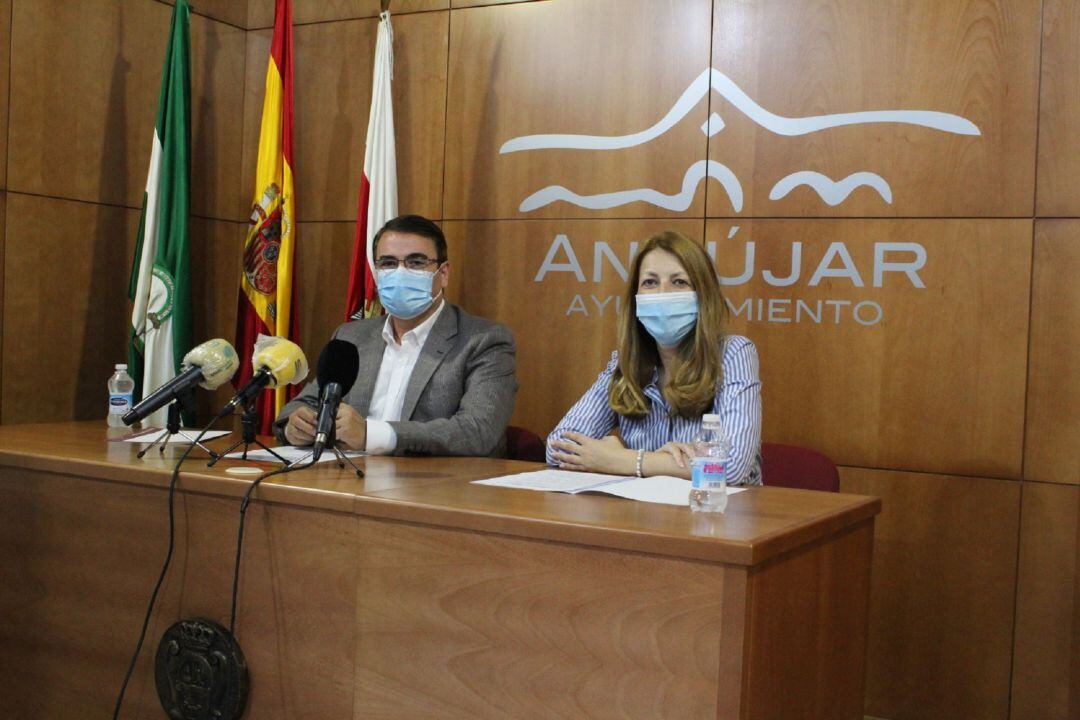 Presentación por parte de Pedro Luis Rodríguez y Alma Cámara de ayudas al tejido productivo de Andújar.