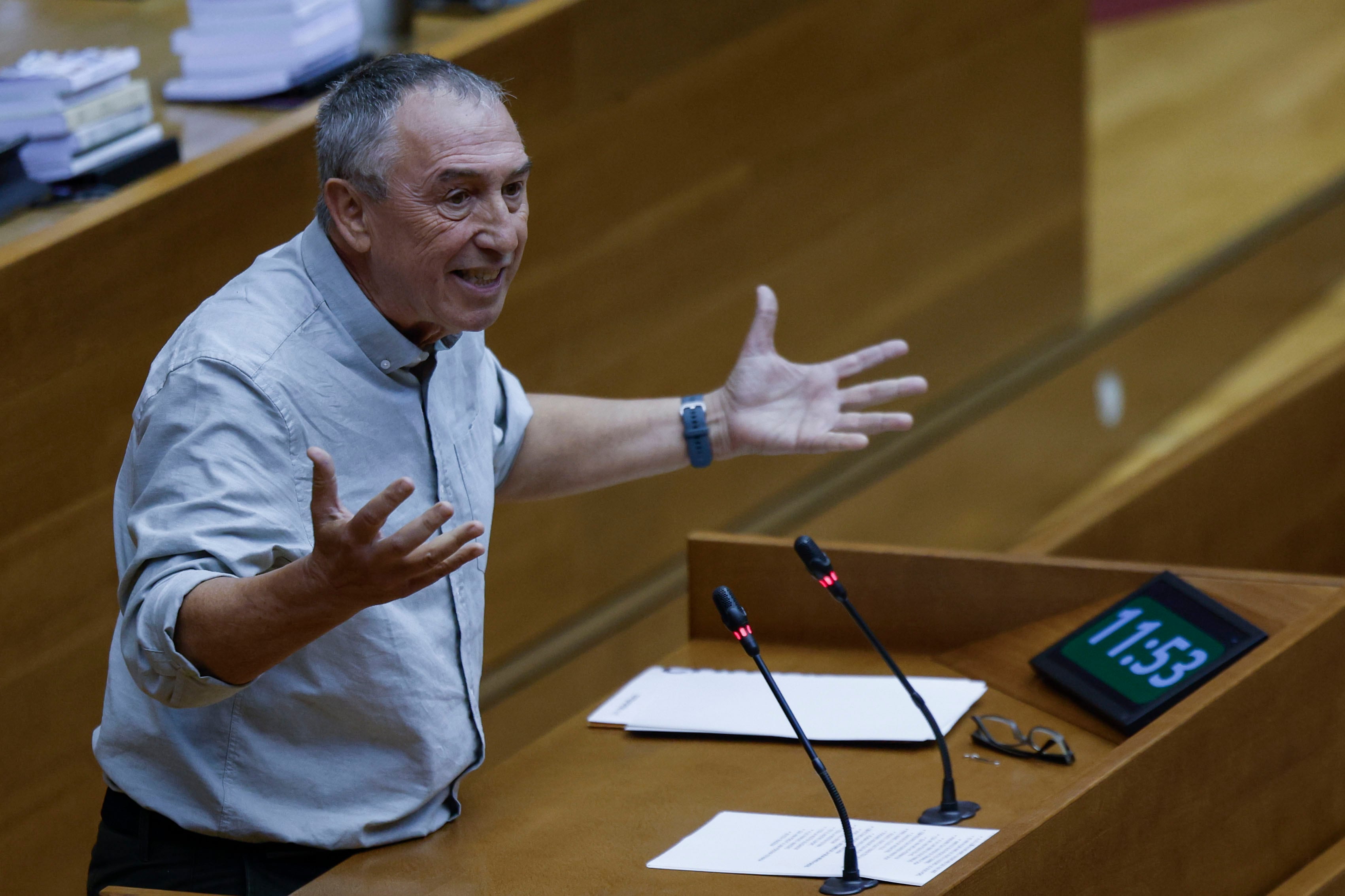 VALENCIA (ESPAÑA), 15/11/2024.- El diputado de Compromís Joan Baldoví interviene durante el pleno en el que el president de la Generalitat, Carlos Mazón ha comparecido para rendir cuentas de lo que hizo el 29 de octubre y contar cómo va a remodelar la estructura de su gobierno para adaptarla a la reconstrucción. EFE/Biel Aliño
