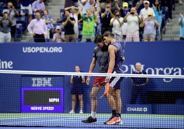 Nadal y Thiem, abrazados justo al término del partido